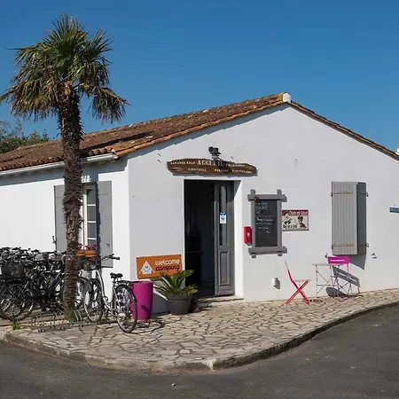 Campsite Les Perouses 4*