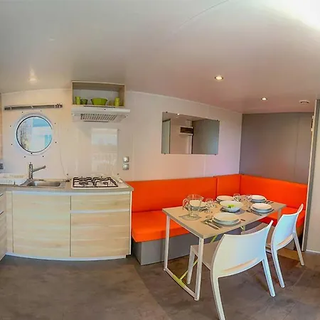 Les Perouses 营地 圣克莱门特德巴