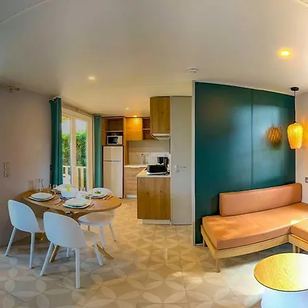 营地 Les Perouses 4*