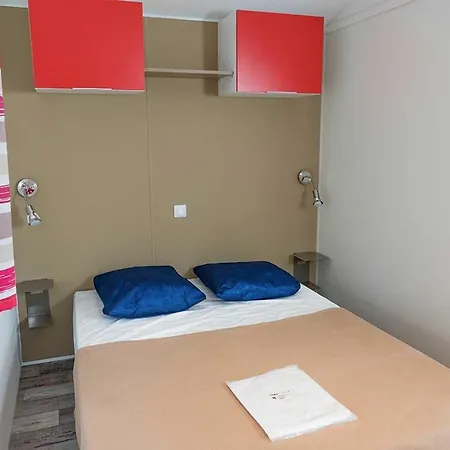 Les Perouses 营地 圣克莱门特德巴