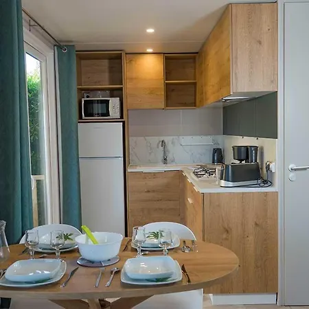 Les Perouses 营地 圣克莱门特德巴