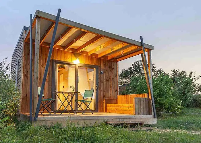 Camping Les Perouses 4*